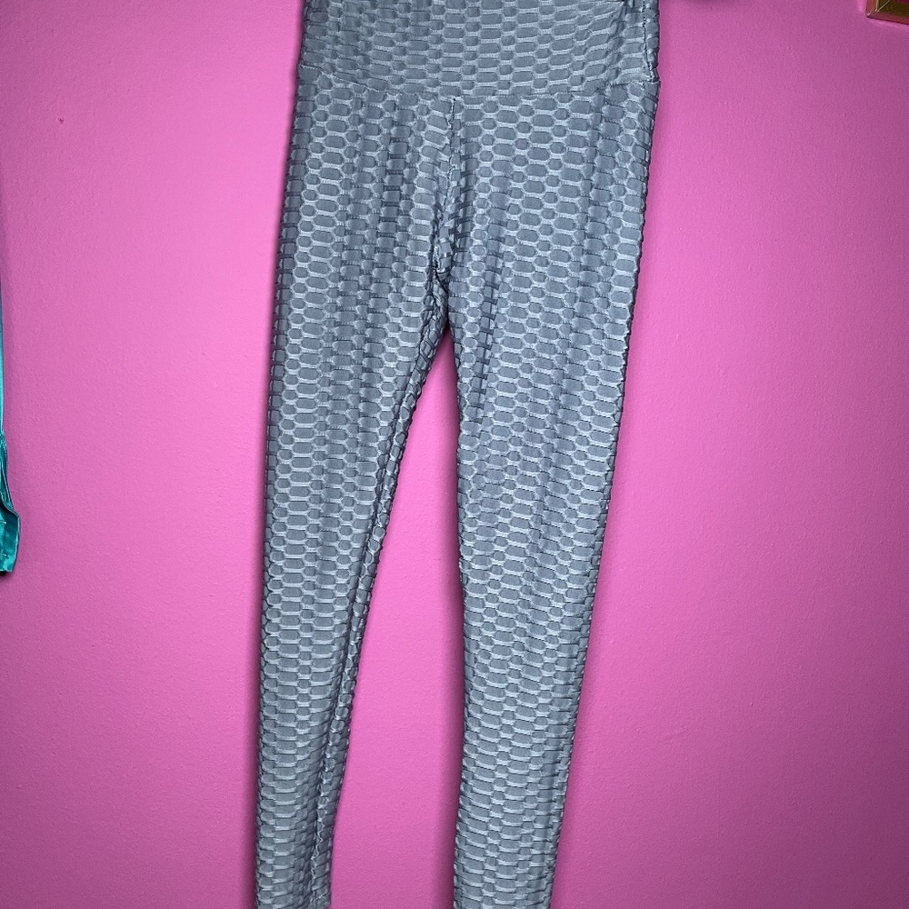 Ruched  and textured leggings